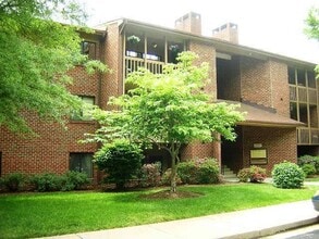 Building Photo - 2103 Turtle Creek Dr
