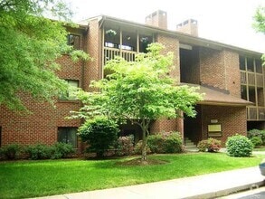 Building Photo - 2103 Turtle Creek Dr
