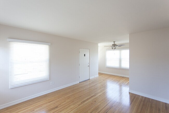 Foto del edificio - 1 BR Corner Unit With Amazing Downtown Views!