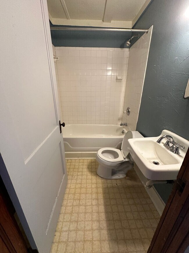 Foto del edificio - 1 bedroom, 1 bath in Midtown. Available July 1st!