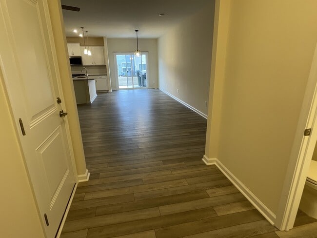 Foto del edificio - 222 White Oak Ridge Dr