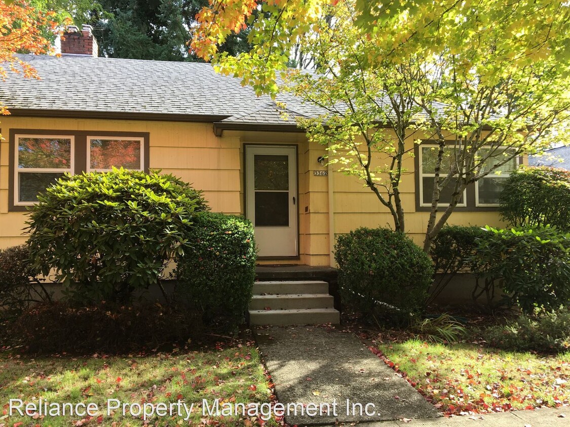 Primary Photo - 3338-3378 SE Waverleigh Blvd