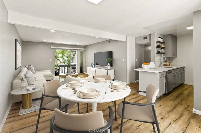 Building Photo - 18620 Hatteras St