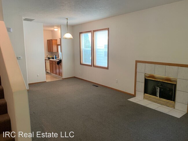 Building Photo - 2 br, 2.5 bath House - 21958-B NE Chinook Way