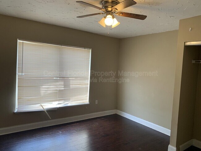 Foto del edificio - 4300 Iveyglen Ave