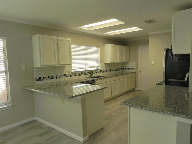 Foto del edificio - 1701 Azalea Dr