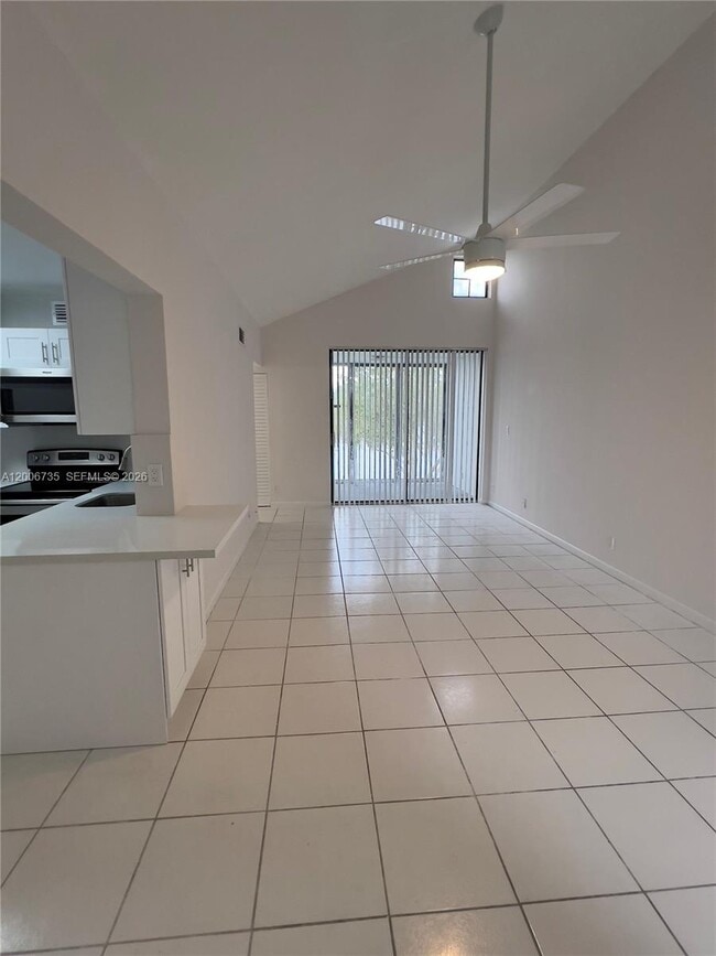 Foto del edificio - 216 Lake Pointe Dr