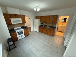 Building Photo - 111-10 14th Ave