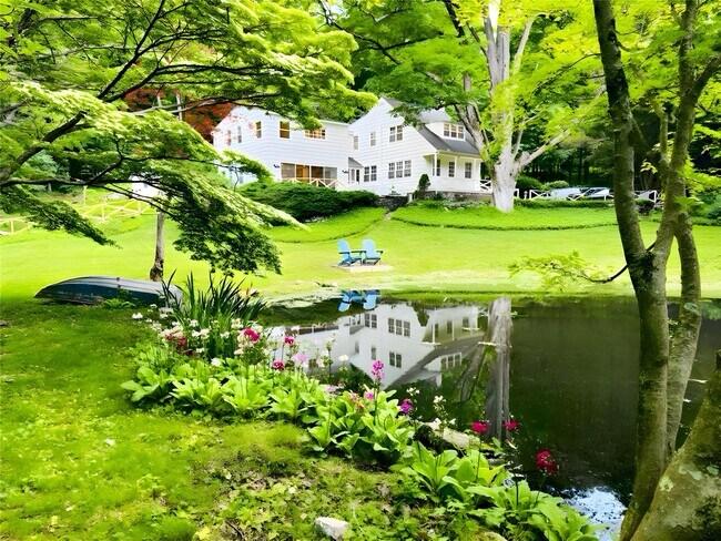 Foto del edificio - 200 Millwood Rd