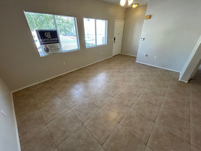Foto del edificio - BEAUTIFULLY MAINTAINED 2 BEDROOM, 2 BATH C...