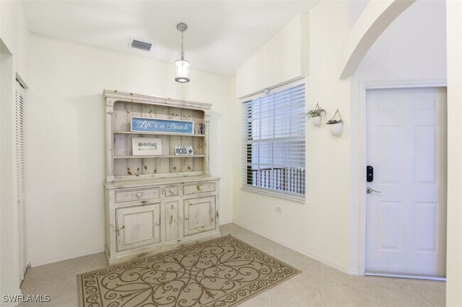 Foto del edificio - 8175 Celeste Dr