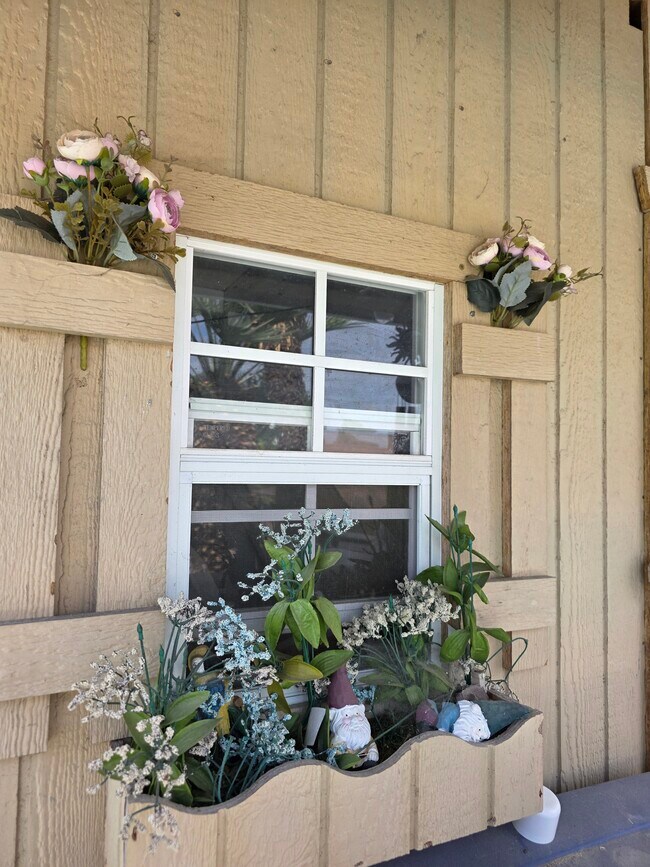 Foto del edificio - 6097 Charae St