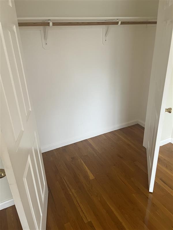Vestidor - 112 Hillyer St