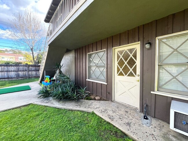 Building Photo - RV T 116 - 118