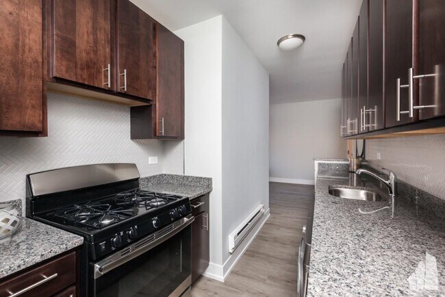 Building Photo - 1 bedroom in CHICAGO IL 60657