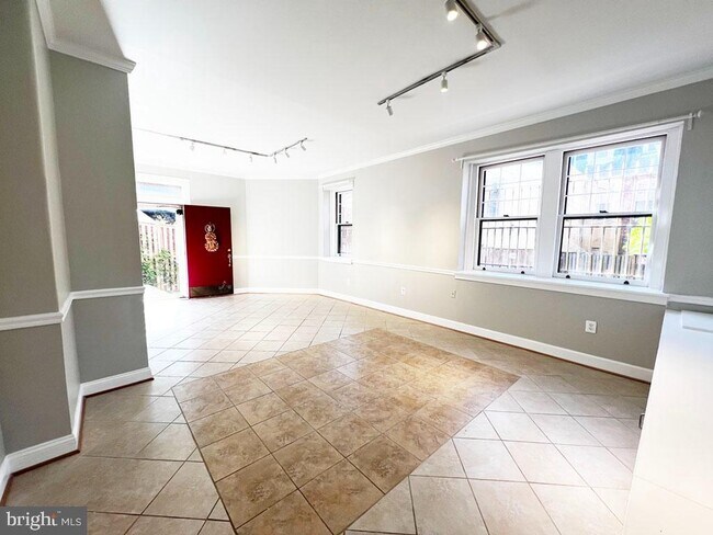 Building Photo - 3014 Dent Pl NW