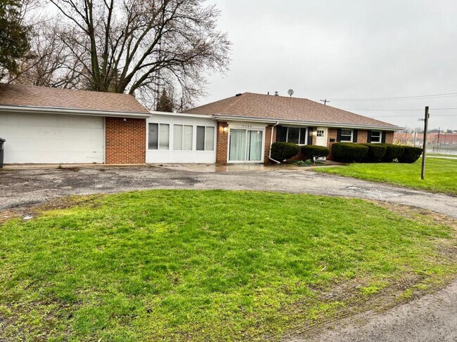 Building Photo - 5708 Sims Dr, Toledo, OH 43615