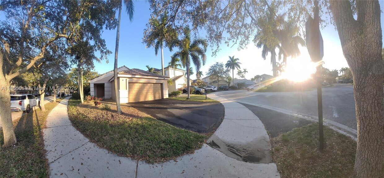 Foto principal - 1205 Canary Island Dr
