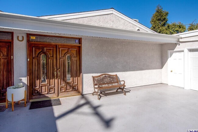 Building Photo - 2069 Lilac Ln