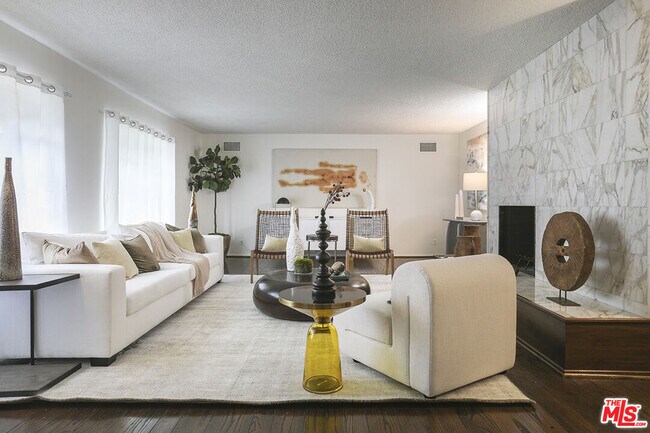 Foto del edificio - 694 N Tigertail Rd