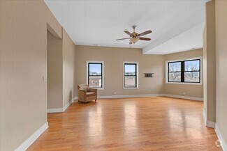 Building Photo - 1046 N Milwaukee Ave
