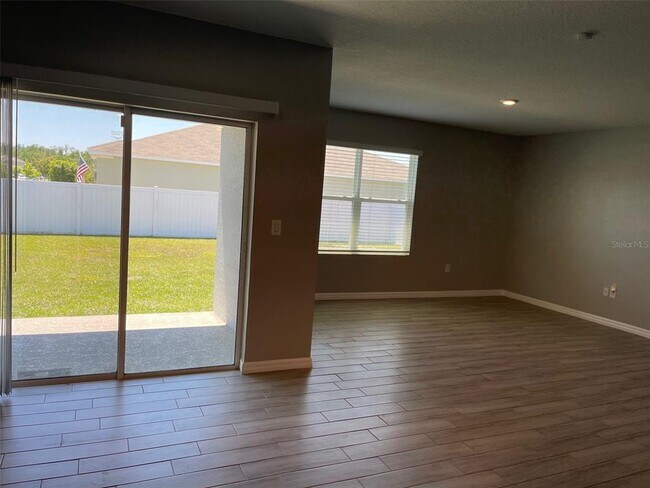 Foto del edificio - 3307 Summerdale Way