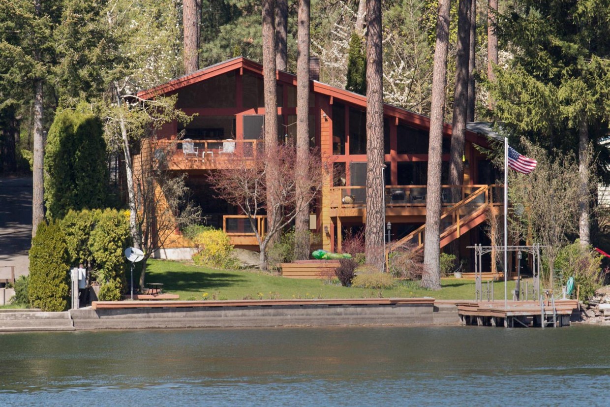Primary Photo - 402 S Wide River Rd