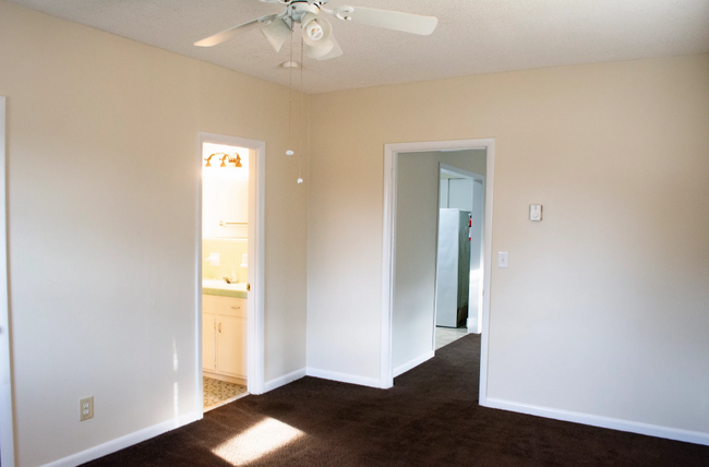 Building Photo - 811 Springwood Ave