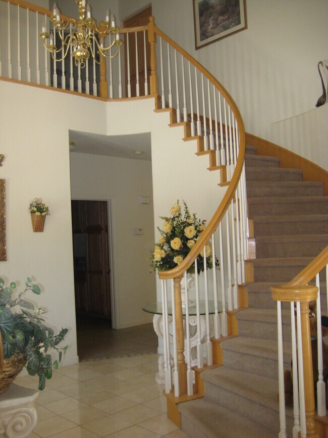 Foto del edificio - Large corner lot, 4 bedroom with Pool/Spa