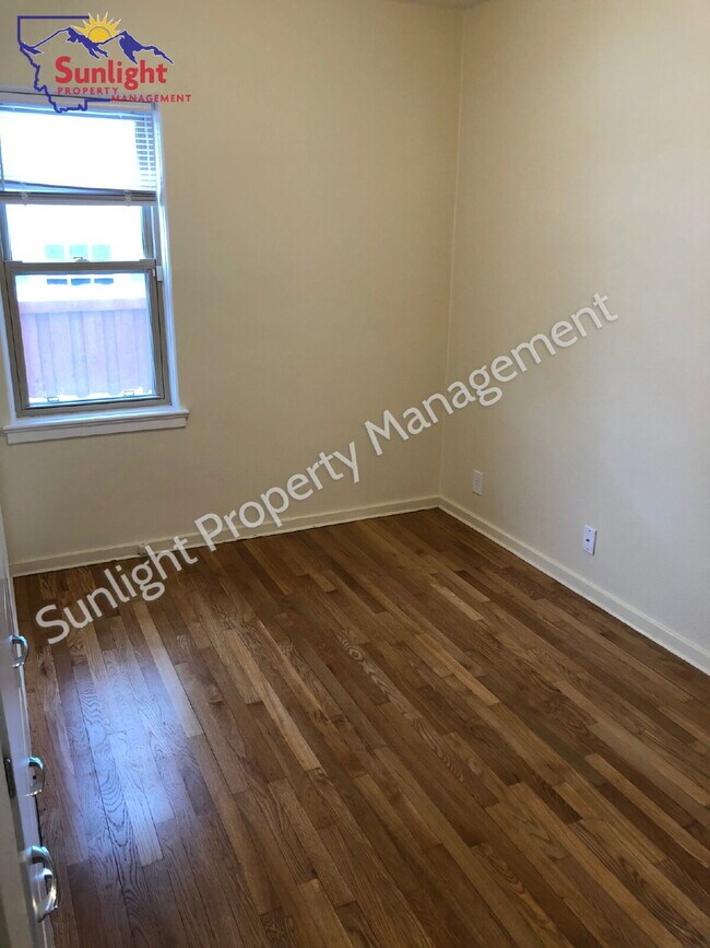 Foto del edificio - 3 Bed 1.5 Bath Home on Large Corner Lot