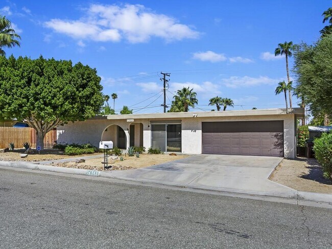 Foto del edificio - 74582 Candlewood St