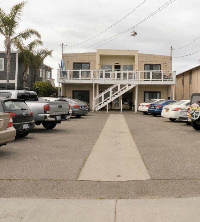 Building Photo - 4 Bed 2 Bath Ocean front on Del Playa Dr.