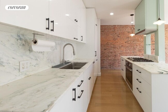 Building Photo - 101 W 81st St