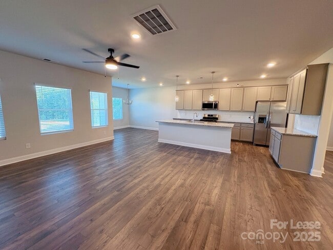 Building Photo - 1038 Mapletree Ln