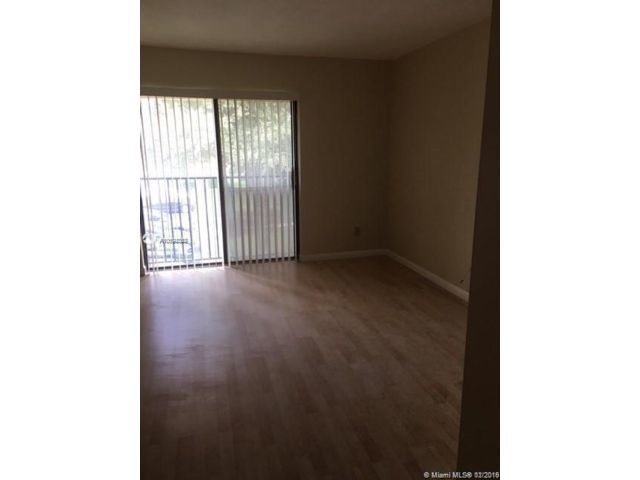 Foto del edificio - 5841 Washington St