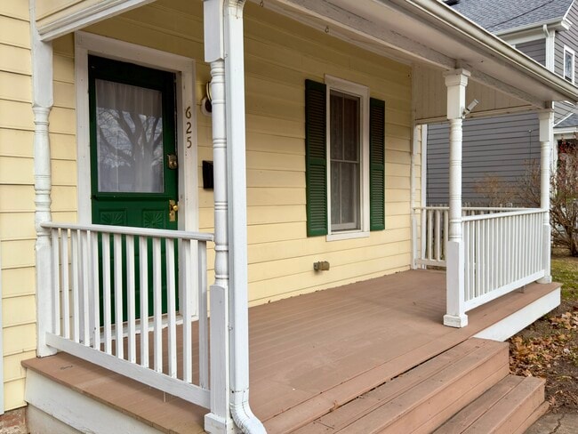 Building Photo - 625 Goldsborough St