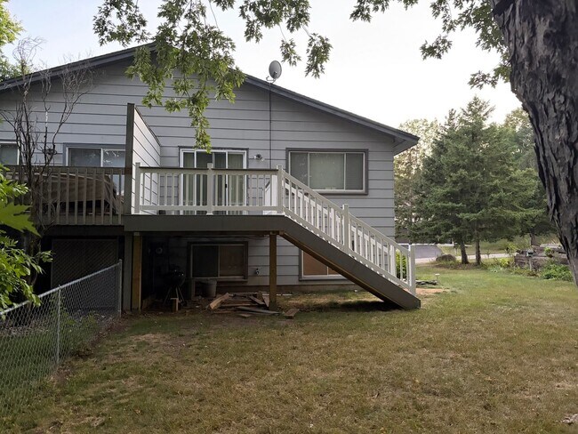 Foto del edificio - 8275 Cypress Ln