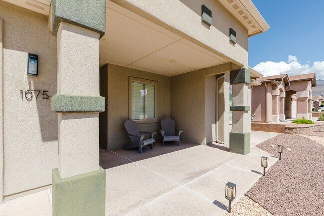Foto del edificio - Meticulously kept 4 bedroom home with RV P...
