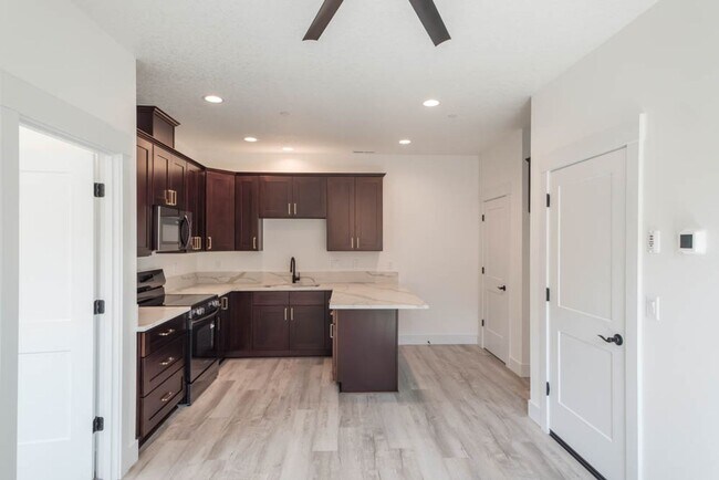 Foto del edificio - NEW CONSTRUCTION 1BD W/GARAGE & YARD