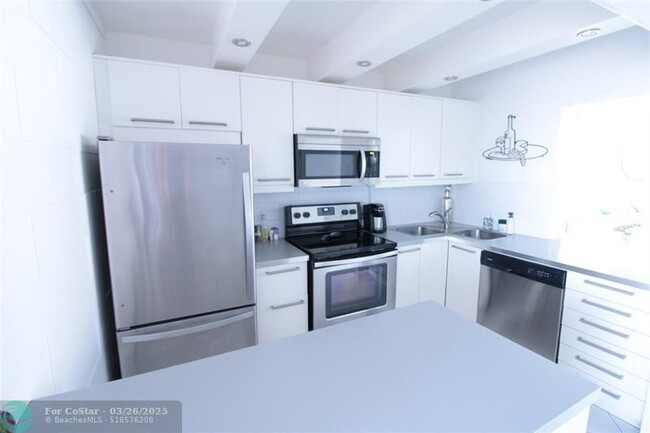 Foto del edificio - 465 Paradise Isle Blvd