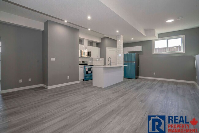 Building Photo - 9059 80 Ave