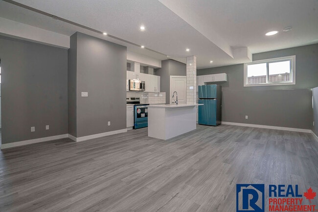 Photo du bâtiment - 9059 80 Ave