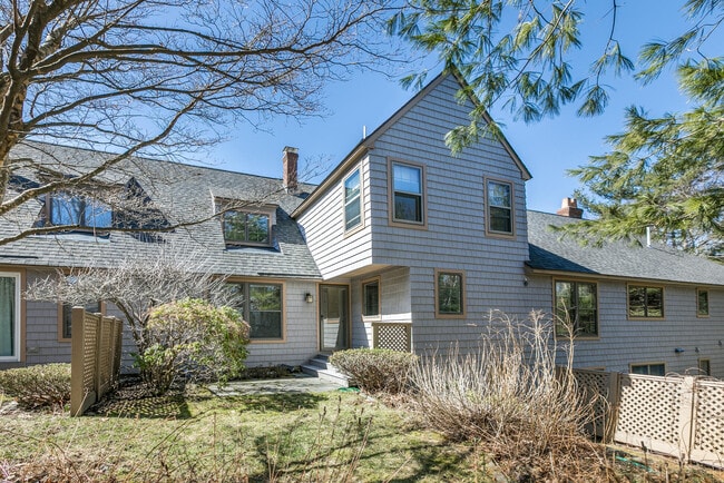 Building Photo - 9 Winslow Pl