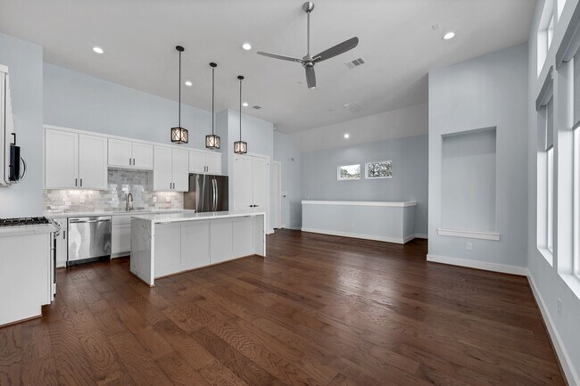 Foto del edificio - 804 Woodcrest Dr