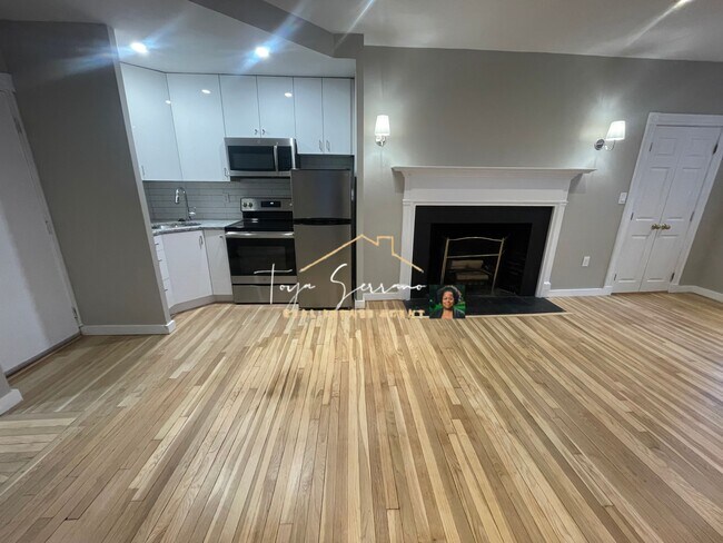 Building Photo - 82 Phillips St