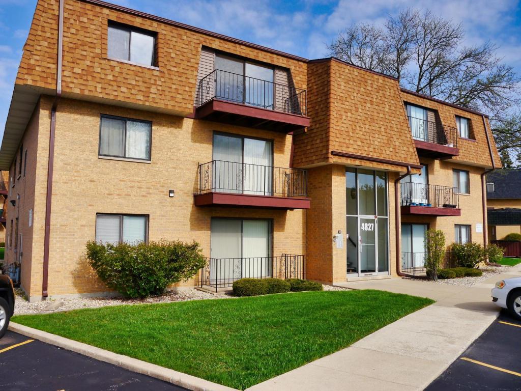 Primary Photo - 4827 W 109th St, 304