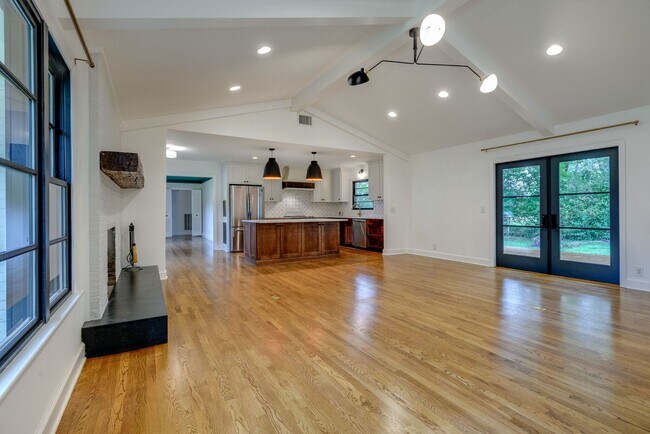 Foto del edificio - Renovated Mid-Century Modern Ranch in the ...