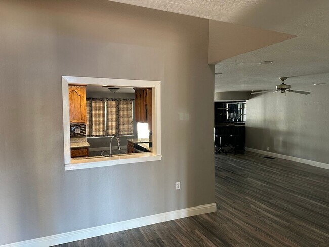 Foto del edificio - 1472 Willow Lake Rd