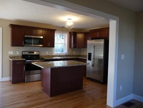 Foto del edificio - 55 Wenham Rd