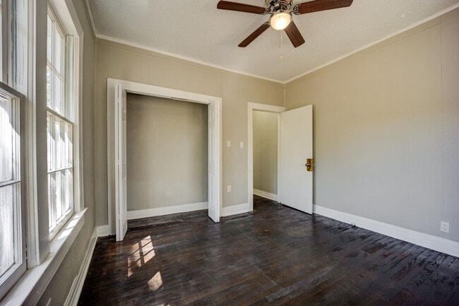 Building Photo - Freshly Updated 3 Bedroom Home